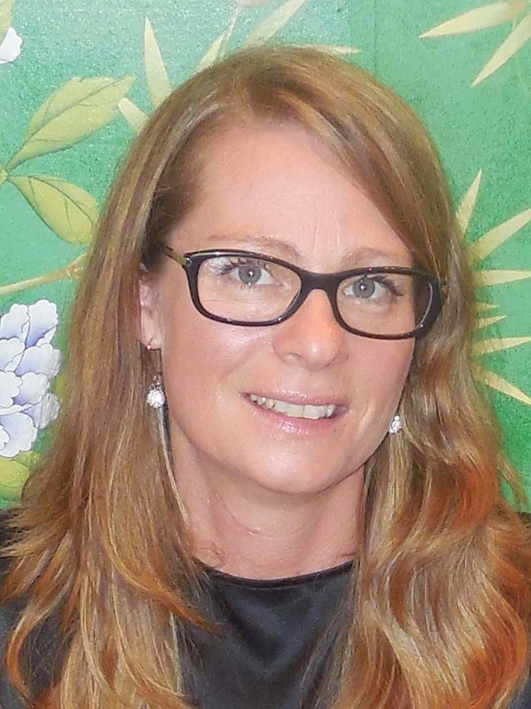 Émmanuelle Samson, diplômée en éducation spécialisée, coaching familial et mère de deux ados.
